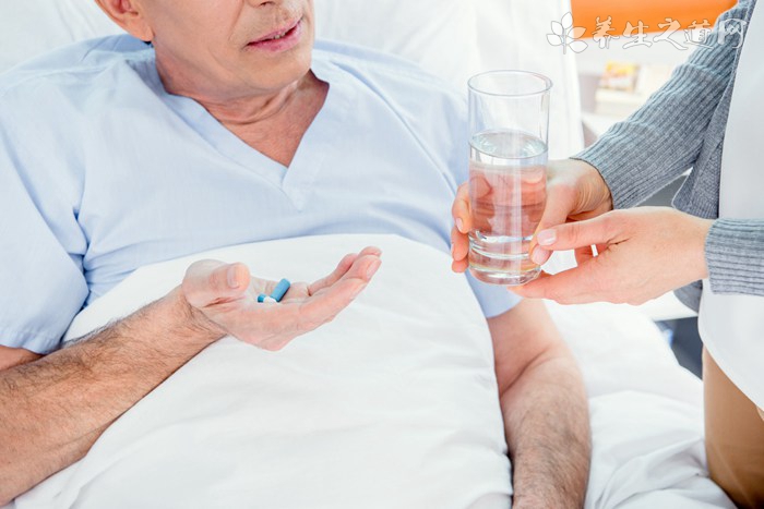 老人脑萎缩产生幻觉怎么治