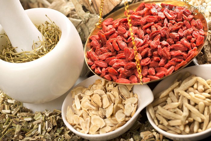 咽喉肿痛吃什么药(2)